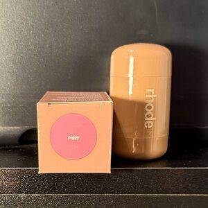 RHODE pocket blush in the color piggy
